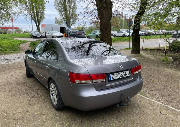 Hyundai Sonata cena 9700 przebieg: 350000, rok produkcji 2005 z Szczecin małe 67